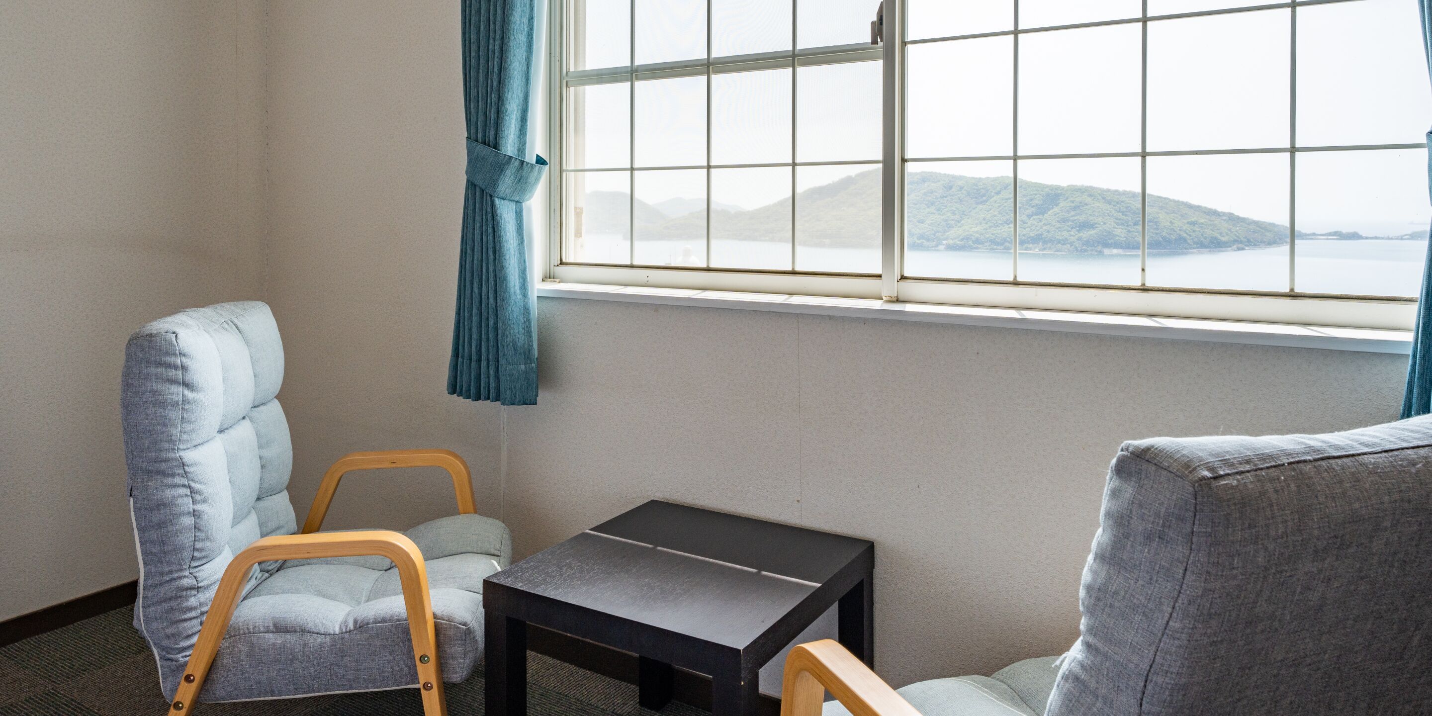 Desk, blackout drapes, free WiFi, bed sheets