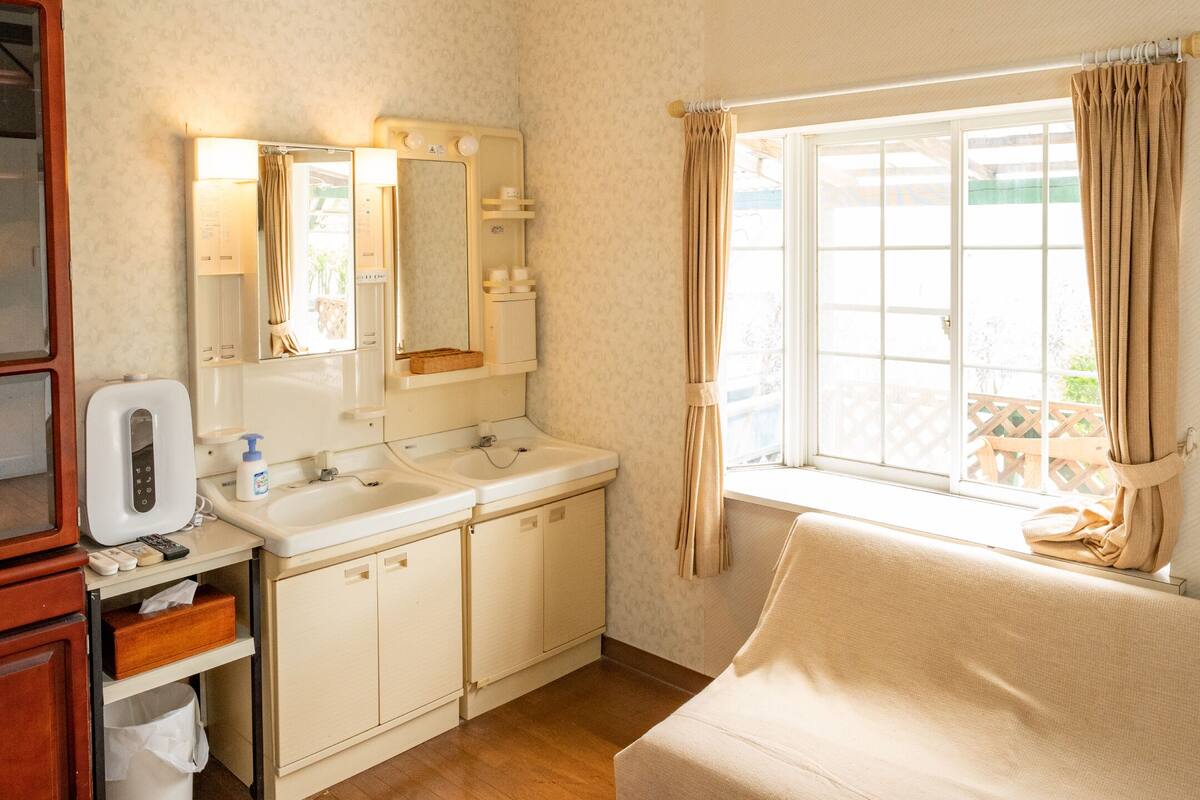 desk, blackout curtains, free wifi, bed sheets