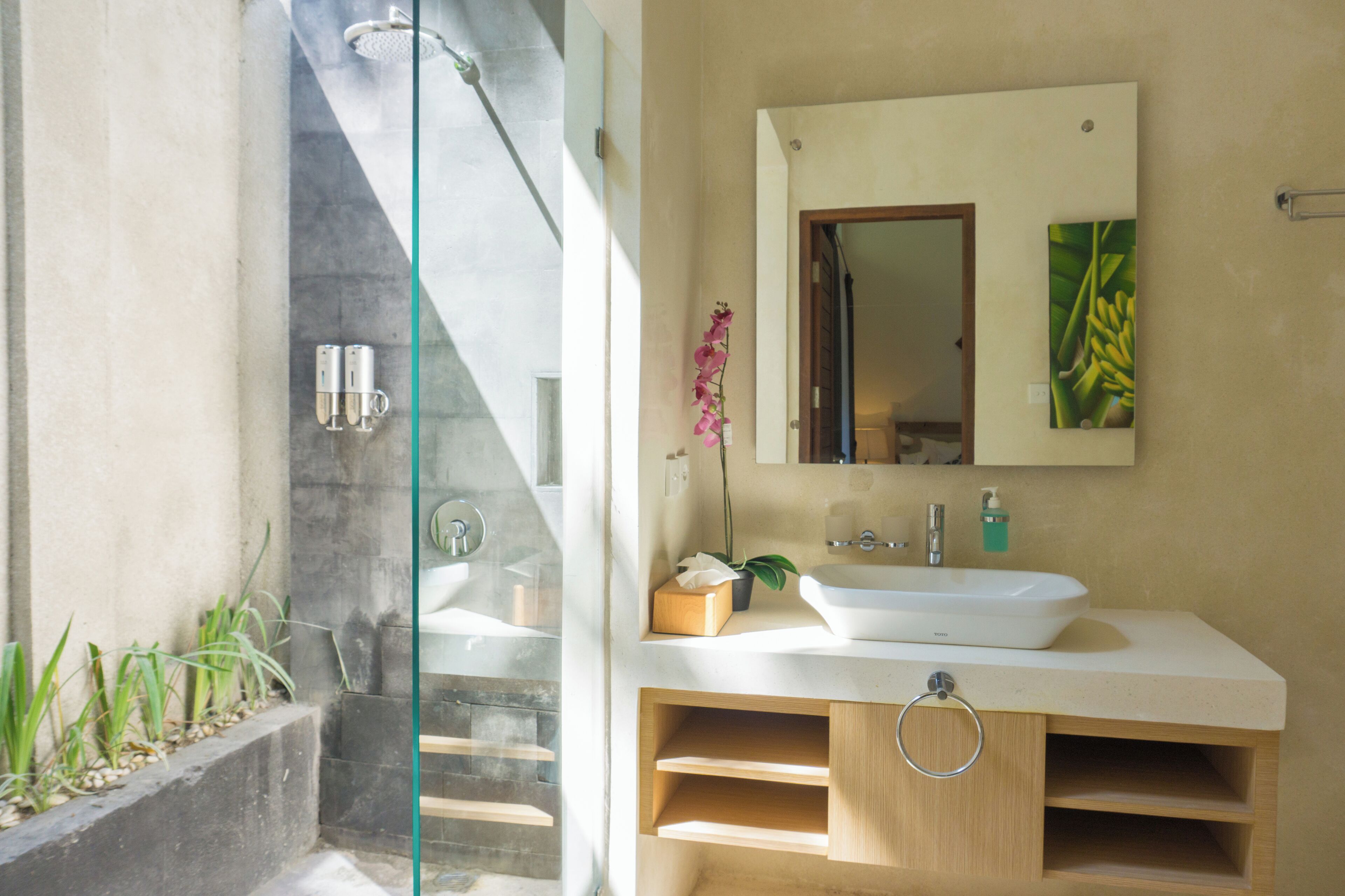 Vila Deluks, 4 kamar tidur, Bebas Asap Rokok, pemandangan taman | Kamar mandi | Perlengkapan mandi gratis, pengering rambut, sandal, dan handuk