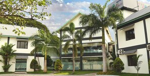 Front of property - Hotel Palm Shore (Chittur)