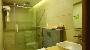 Suite | Baño | Ducha, artículos de higiene personal gratuitos y toallas