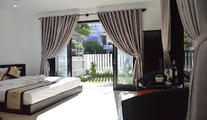 Desk, free WiFi - Hoian Succulent Homestay (Da Nang)