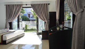 Desk, free WiFi - Hoian Succulent Homestay (Da Nang)