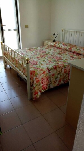 2 chambres, fer et planche à repasser, draps fournis