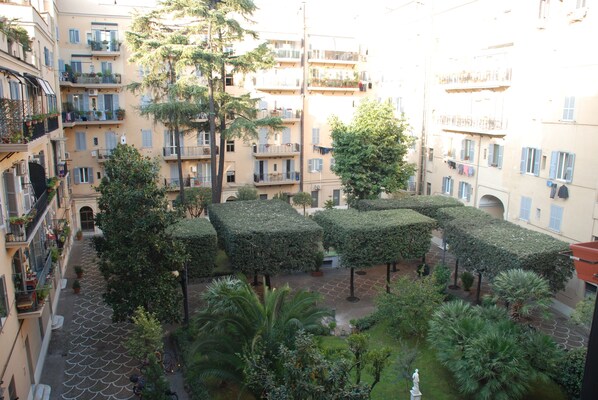 Property grounds - LUXURY APARTMENT CLOSE TO THE VATICAN AND METRO STOP WIFI/AC (Roma)