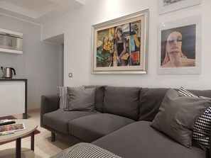 TV, DVD player - LUXURY APARTMENT CLOSE TO THE VATICAN AND METRO STOP WIFI/AC (Roma)