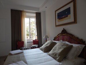 3 bedrooms, iron/ironing board, WiFi, bed sheets - LUXURY APARTMENT CLOSE TO THE VATICAN AND METRO STOP WIFI/AC (Roma)