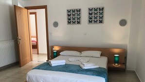 3 slaapkamers, een strijkplank/strijkijzer, reisbedje, gratis wifi