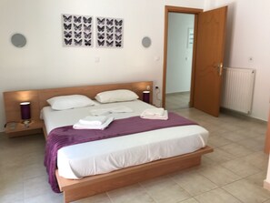 3 bedrooms, iron/ironing board, travel cot, free WiFi