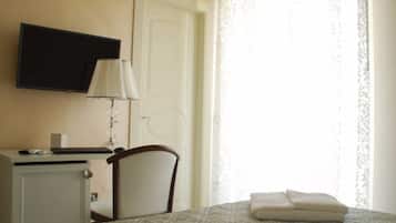 1 bedroom, desk, soundproofing, travel crib