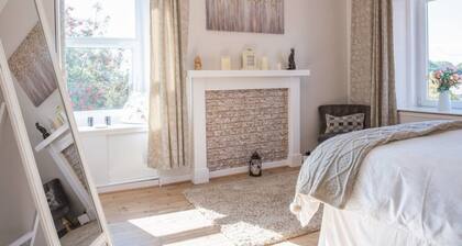 COUNTRY NEST- Cosy Spacious Holiday House