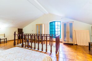 4 bedrooms, iron/ironing board, bed sheets - PENICHE Beach House at Consolation Beach (Atouguia da Baleia)