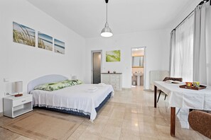 4 bedrooms, iron/ironing board, free WiFi, bed sheets - Spacious Villa with Wonderful Seaview, Heatable Pool, 3 min to the Beach (Rakalj)