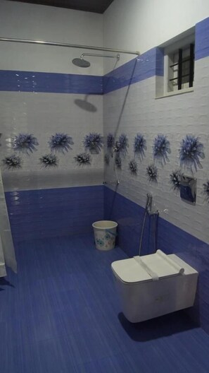 Chambre Standard double, 1 lit double | Lit d’appoint (supplément), accès au Wi-Fi (inclus)