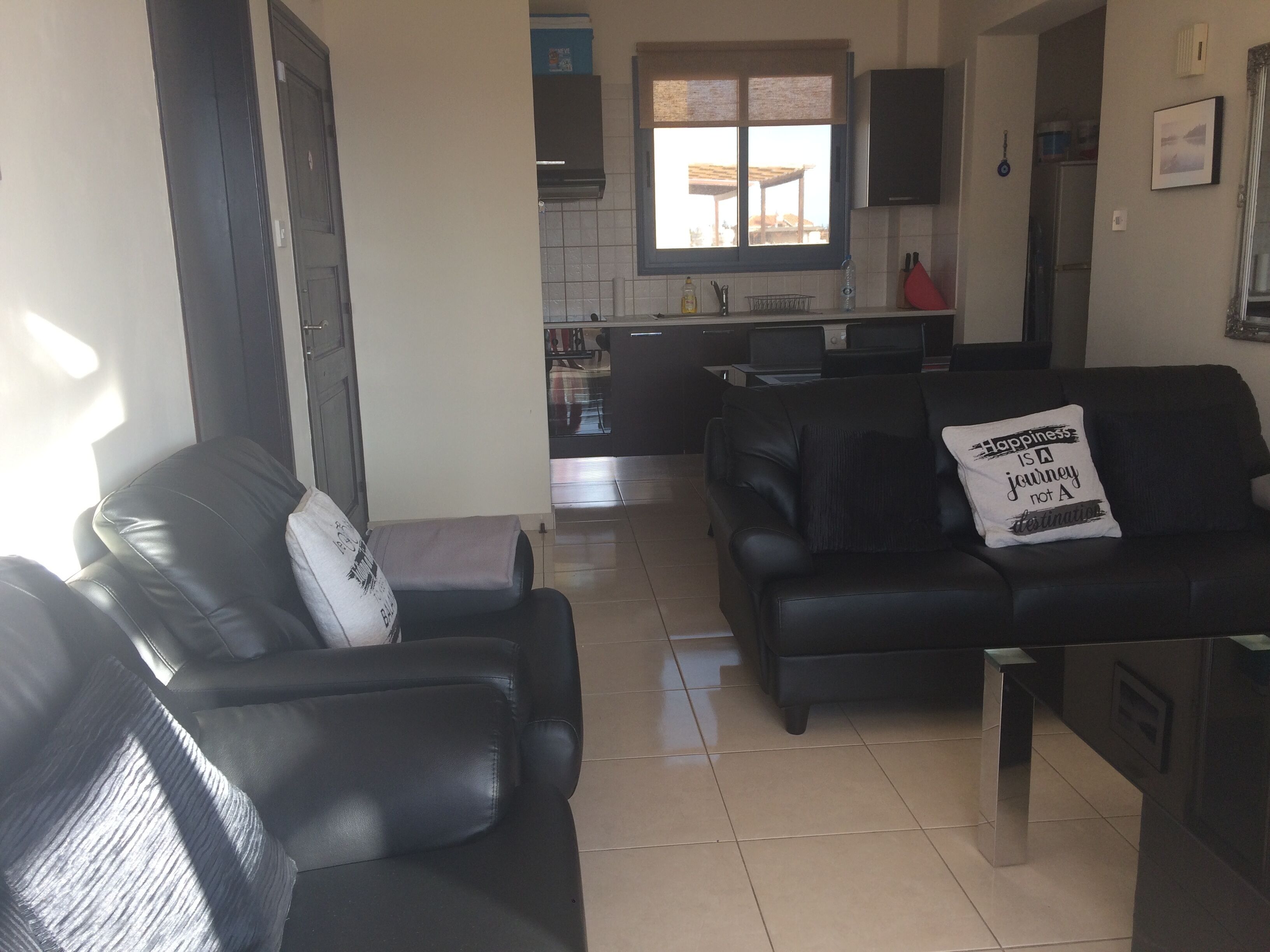Modern 2 Bed Apartment Situated In The Universal Area Of Paphos - Pafos