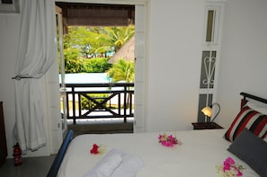 3 bedrooms, in-room safe, iron/ironing board, free WiFi - Ken 18 in a beautiful private complex with swimming pool, 50m from the beach (Bain Boeuf, Pereybere)