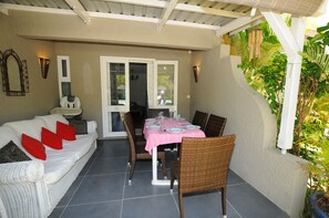 تناول الطعام بالخارج