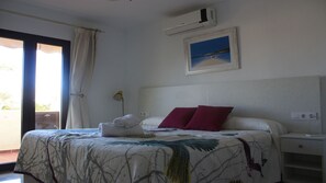 2 habitaciones, tabla de planchar con plancha, wifi y ropa de cama 