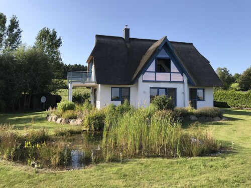 Guaranteed lake view - thatched roof house on Liddower Strom