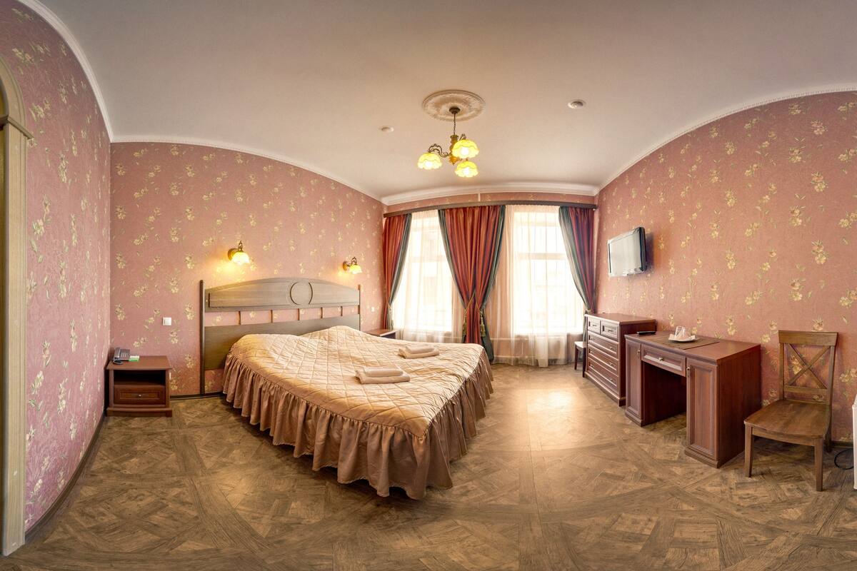 Comfort Double or Twin Room | In-room safe, iron/ironing board, free cribs/infant beds, rollaway beds