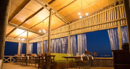 Buvi Lodge