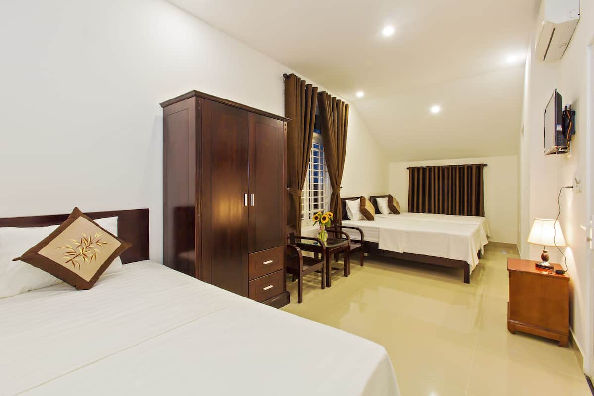 Deluxe Triple Room (with View) | Premium bedding, minibar, desk, soundproofing