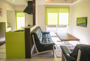 Soundproofing, free WiFi