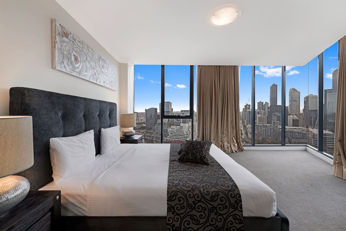 Premium bedding, minibar, in-room safe, iron/ironing board