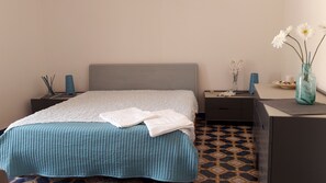 5 habitaciones, tabla de planchar con plancha, wifi y ropa de cama 