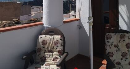 Romántica y elegante casa en pintoresca plaza en pueblo con balneario de montaña