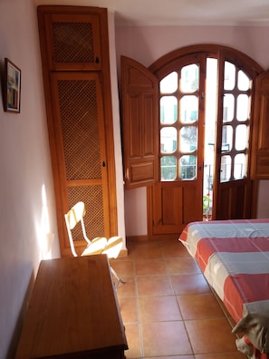 3 habitaciones, tabla de planchar con plancha y wifi gratis