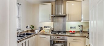 Circus Mews - Sleeps 3, has its own parking bay.