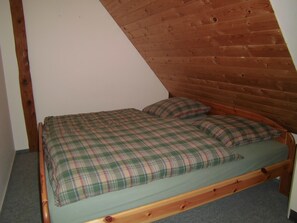 1 bedroom, bed sheets - Holiday to enjoy  (Neu Kaliß)