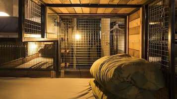 Dortoir Partagé | 1 chambre, ameublement personnalisé, fer et planche à repasser