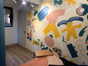 Quarto superior, 1 cama King, para não fumantes | Individualmente mobiliados, ferros/tábuas de passar roupa