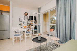 Dining - Charming apartment for 2-4 people in Cizici in Soline Bay - contact the owner (Dobrinj, Krk)