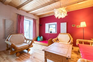 4 habitaciones, caja de seguridad en la habitación y cuna de viaje 