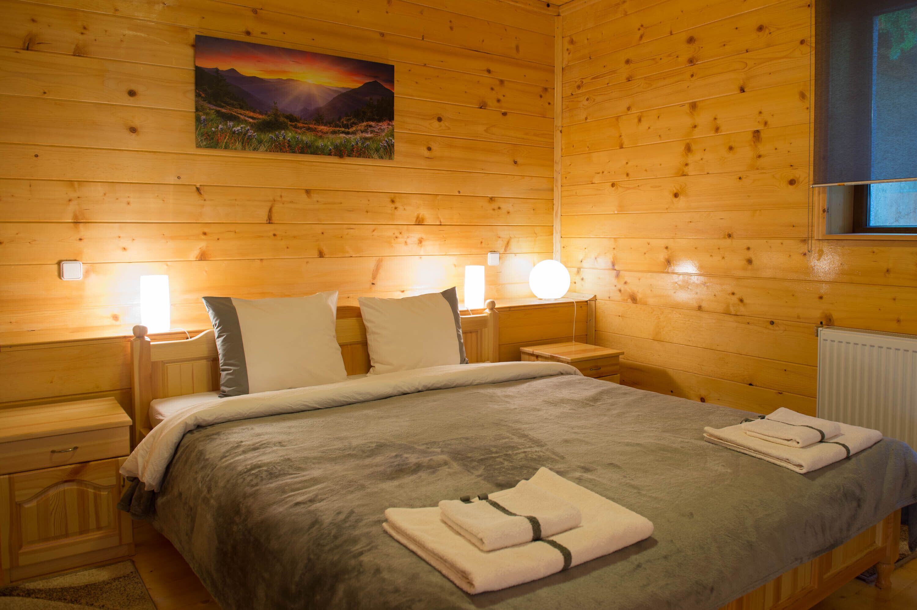 3 habitaciones, tabla de planchar con plancha, wifi y ropa de cama 