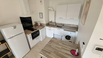 Réfrigérateur, micro-ondes, four, lave-vaisselle