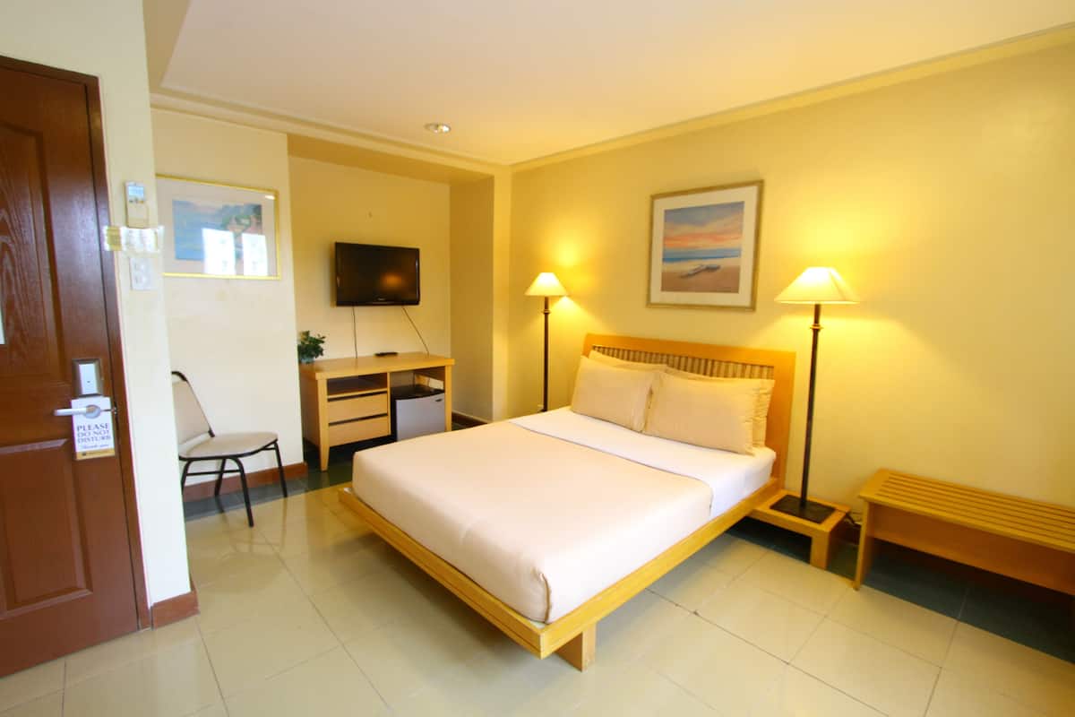 Minibar, desk, iron/ironing board, bed sheets