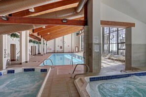 Una piscina techada