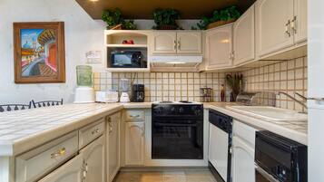 KĂŒhlschrank, Mikrowelle, Ofen, Herdplatte