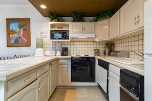 Fridge, microwave, oven, stovetop - Marina Pinacate 220 One Of These Nights Beautiful Ocean View Condo (Puerto Penasco)