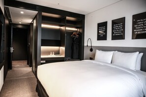 Superior Double Room | Premium bedding, in-room safe, desk, blackout curtains - GLAD Gangnam COEX Center (Seoul)