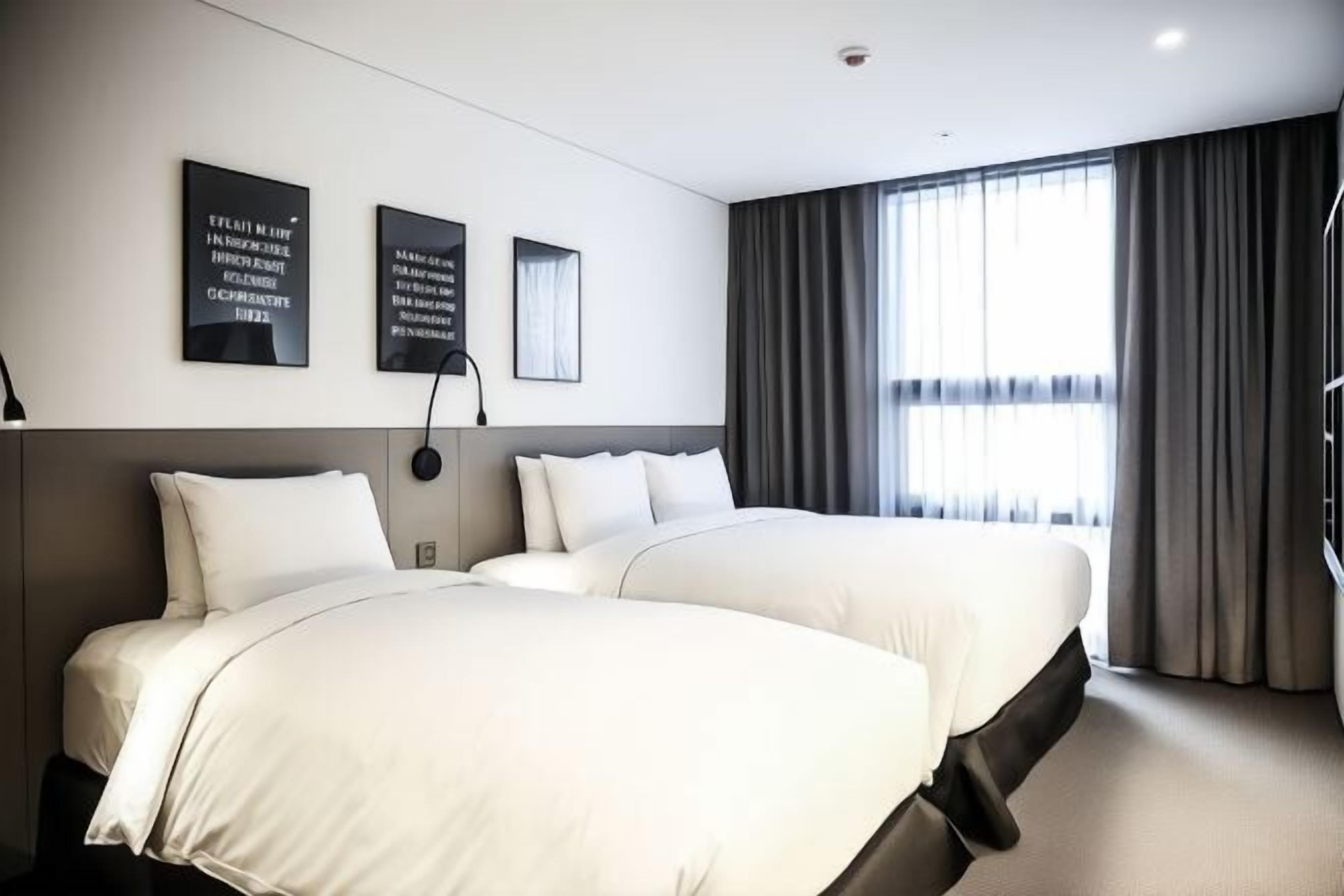 Premium bedding, in-room safe, desk, blackout curtains