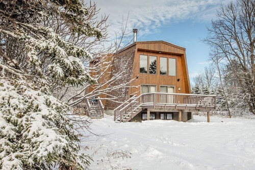 Lomakoti All Glass etuikkunat ja upeita näkymiä Ski Hill
