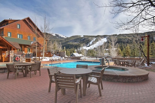 Heart of River Run/Pool and Hot Tub Access/2 Min Walk to Gondola/Private Patio