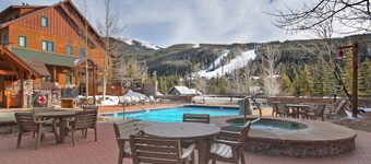 Heart of River Run/Pool and Hot Tub Access/2 Min Walk to Gondola/Private Patio