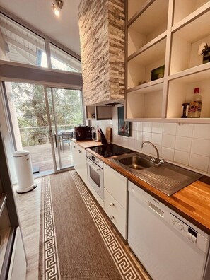 ثلاجة، فرن، غسالة أطباق، محمصة خبز