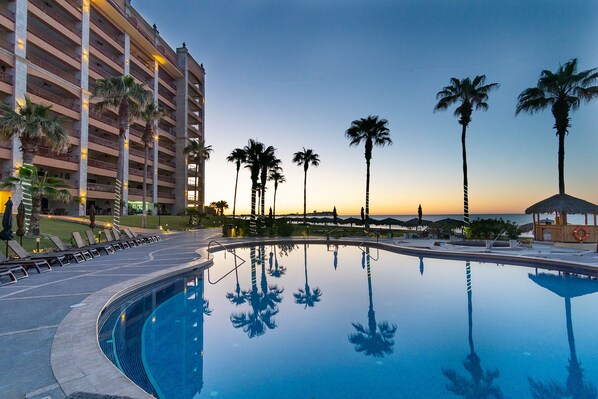 A heated pool - Sonoran Sun E-1005 Sunrise Perch Penthouse Nice Decor Large Patio Ocean Front Condo (Puerto Penasco)